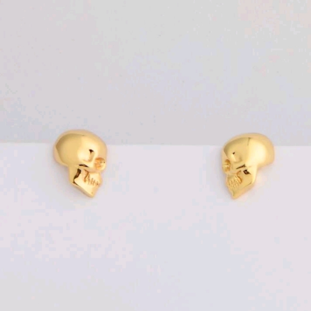 18kt gold plated small skull stud earrings NEW